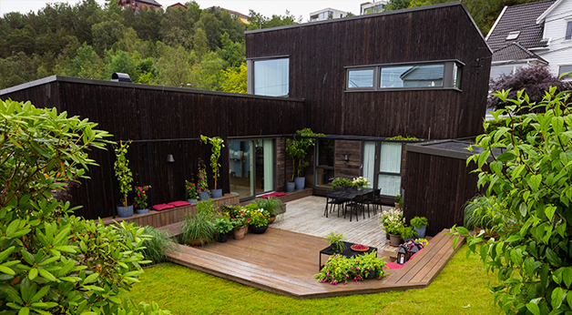 Tid for hage. Terrasse i MøreRoyal grå. Oversiktsbilde.