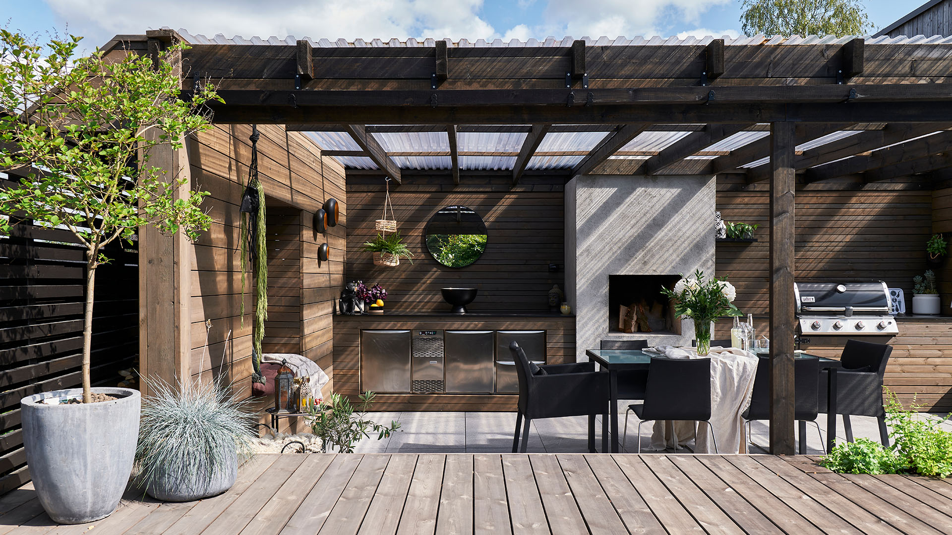 Pergola og utekjøkken i MøreRoyal hos Anette Wie