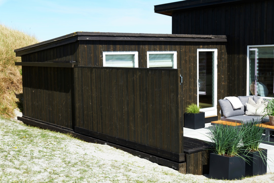 Miljøfoto: Etter-bilder fra Orrestranda, Eventyrlig Oppussing - ute / sittebenk med levegg