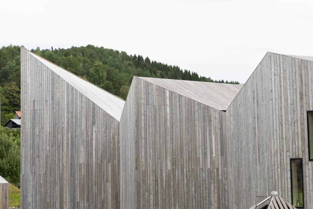 Referanseprosjekt: Romsdalsmuseet i MøreRoyal natur - ferdig grånet.
