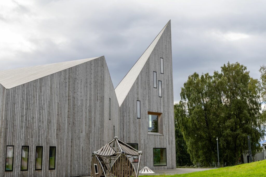 Referanseprosjekt: Romsdalsmuseet i MøreRoyal natur - ferdig grånet.