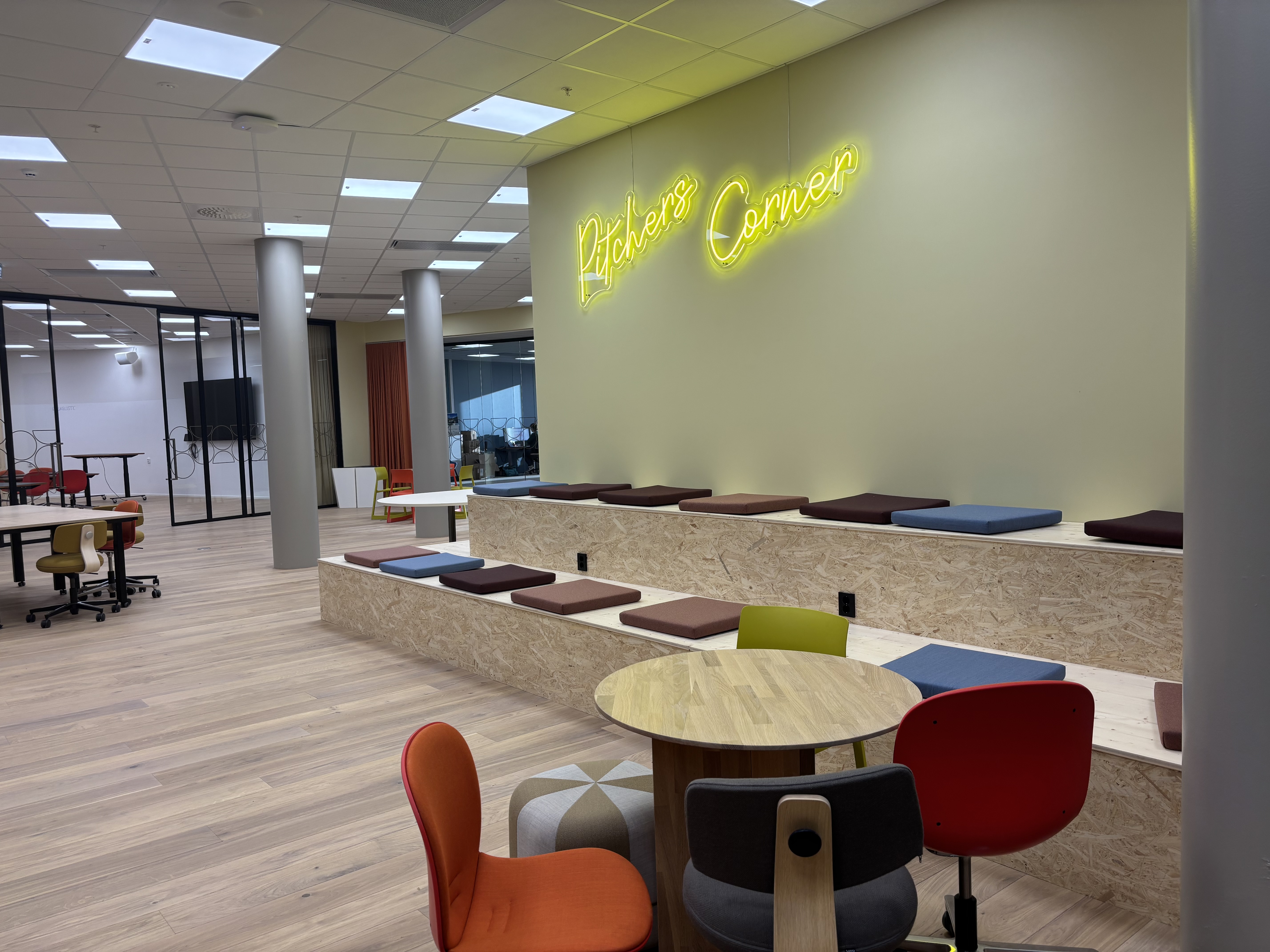 Uformelle møteplasser og moderne fasiliteter i hjertet av Construction City